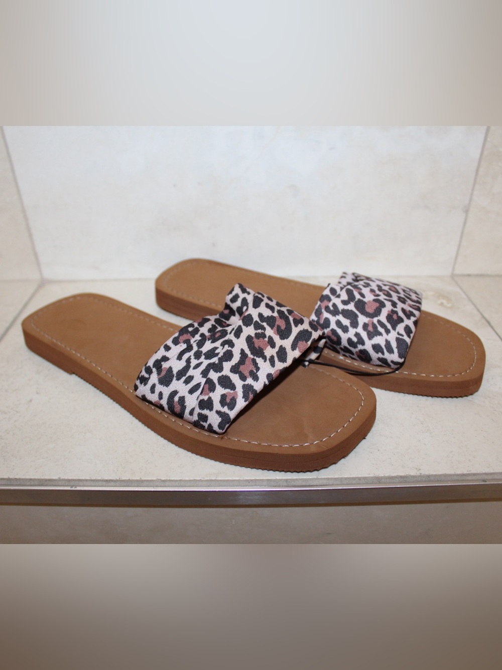 Sun & Sky leopard print sandals (women’s L, 9-10) (NWOT)